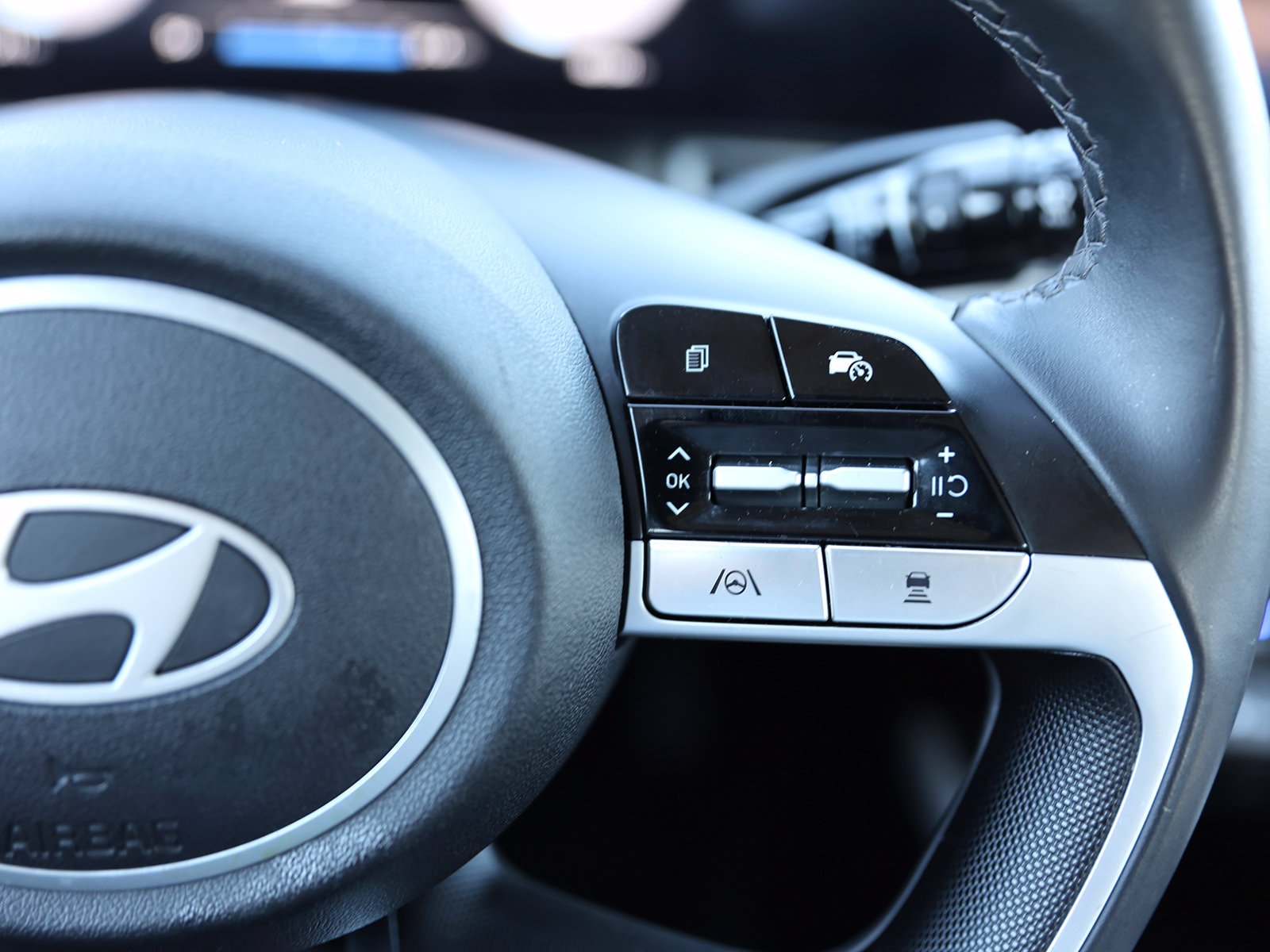 2025 Hyundai Elantra Limited - Photo 38