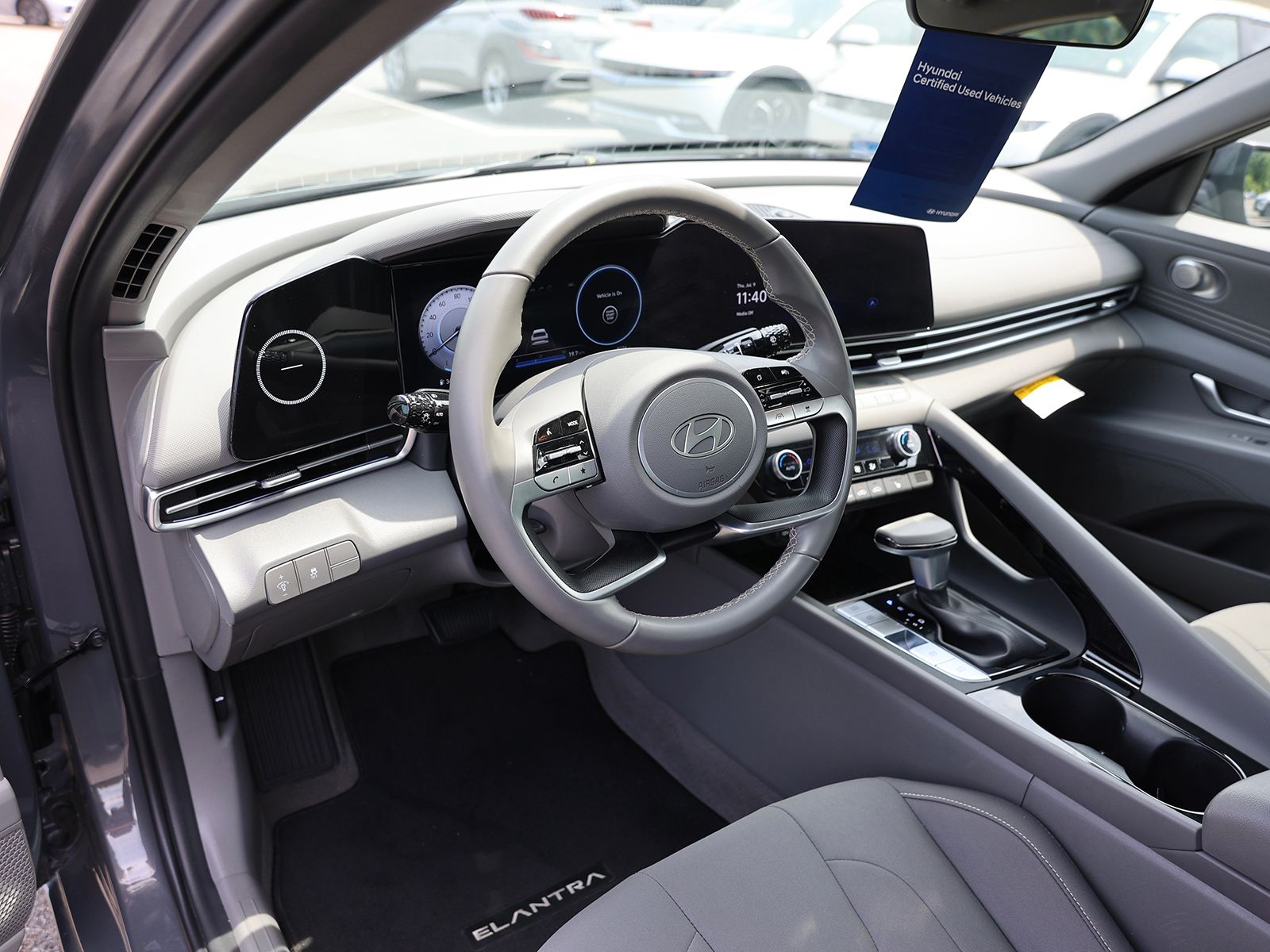 2025 Hyundai Elantra SEL - Photo 13