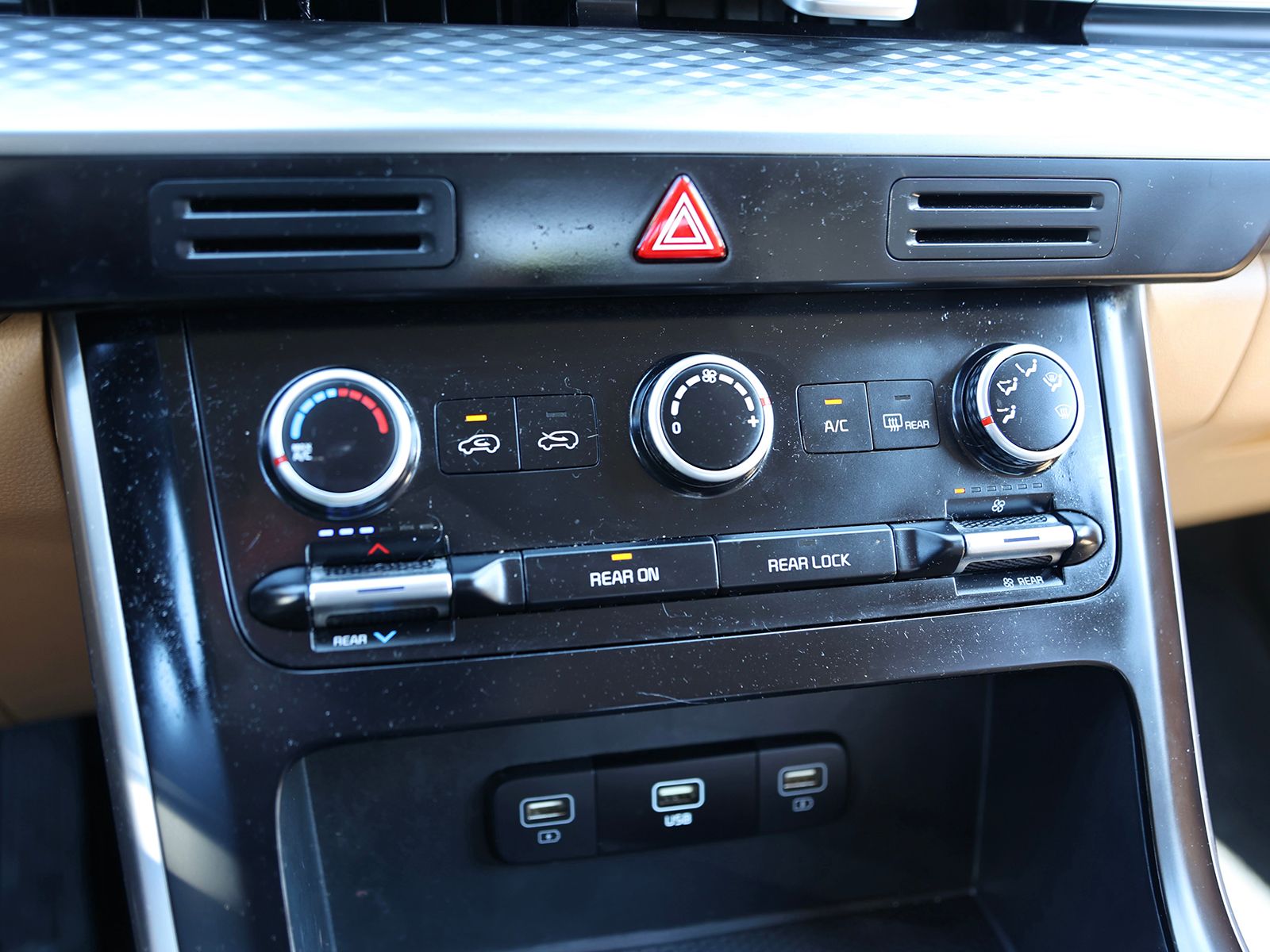 2024 Kia Carnival LX Seat Pkg - Photo 26