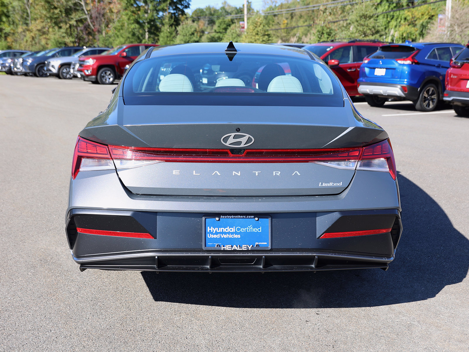 2025 Hyundai Elantra Limited - Photo 6
