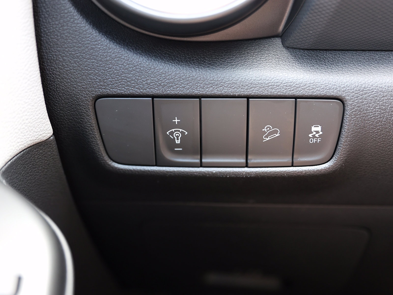 2023 Hyundai Kona Limited - Photo 35