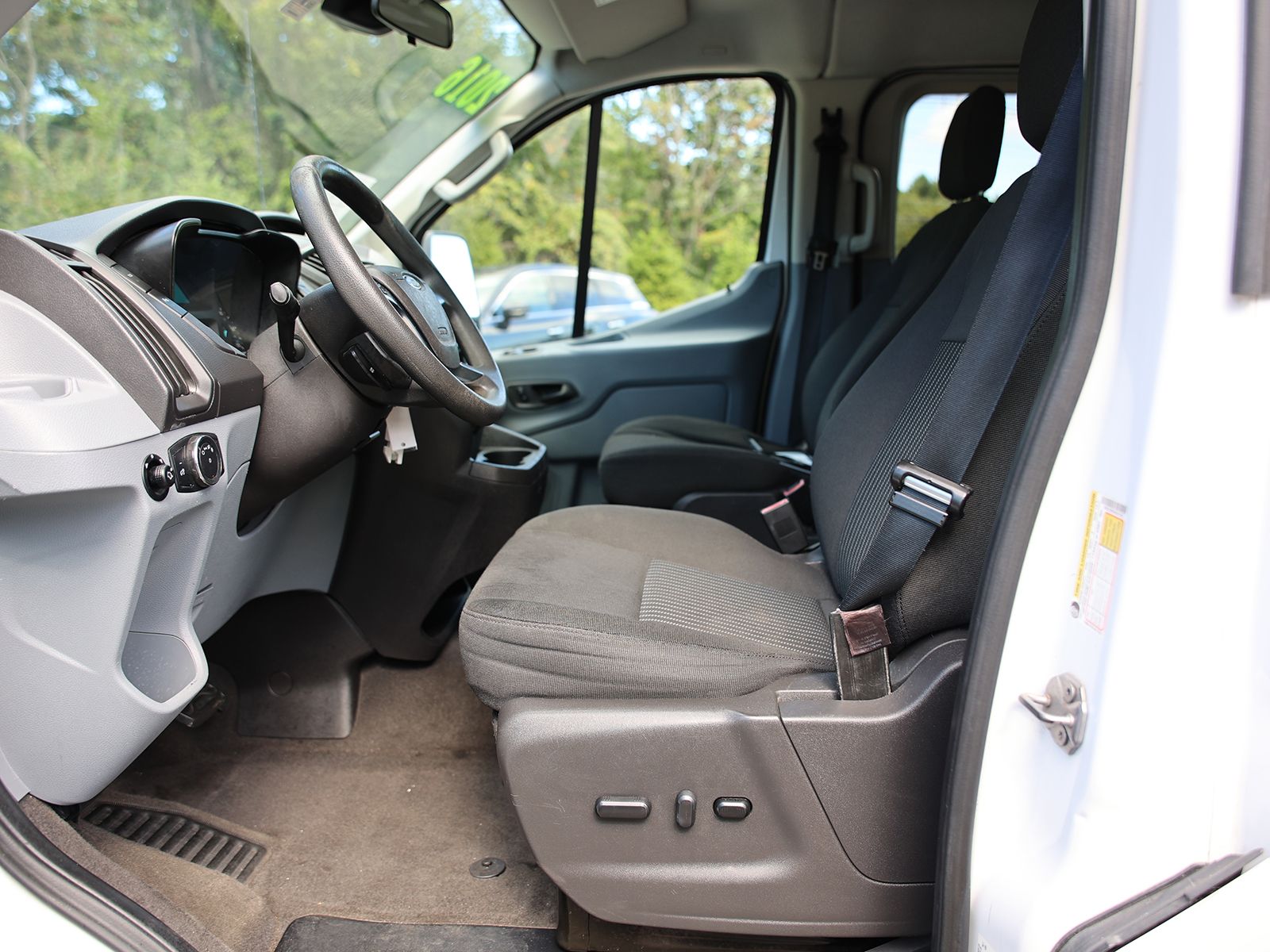 2016 Ford Transit XLT - Photo 15