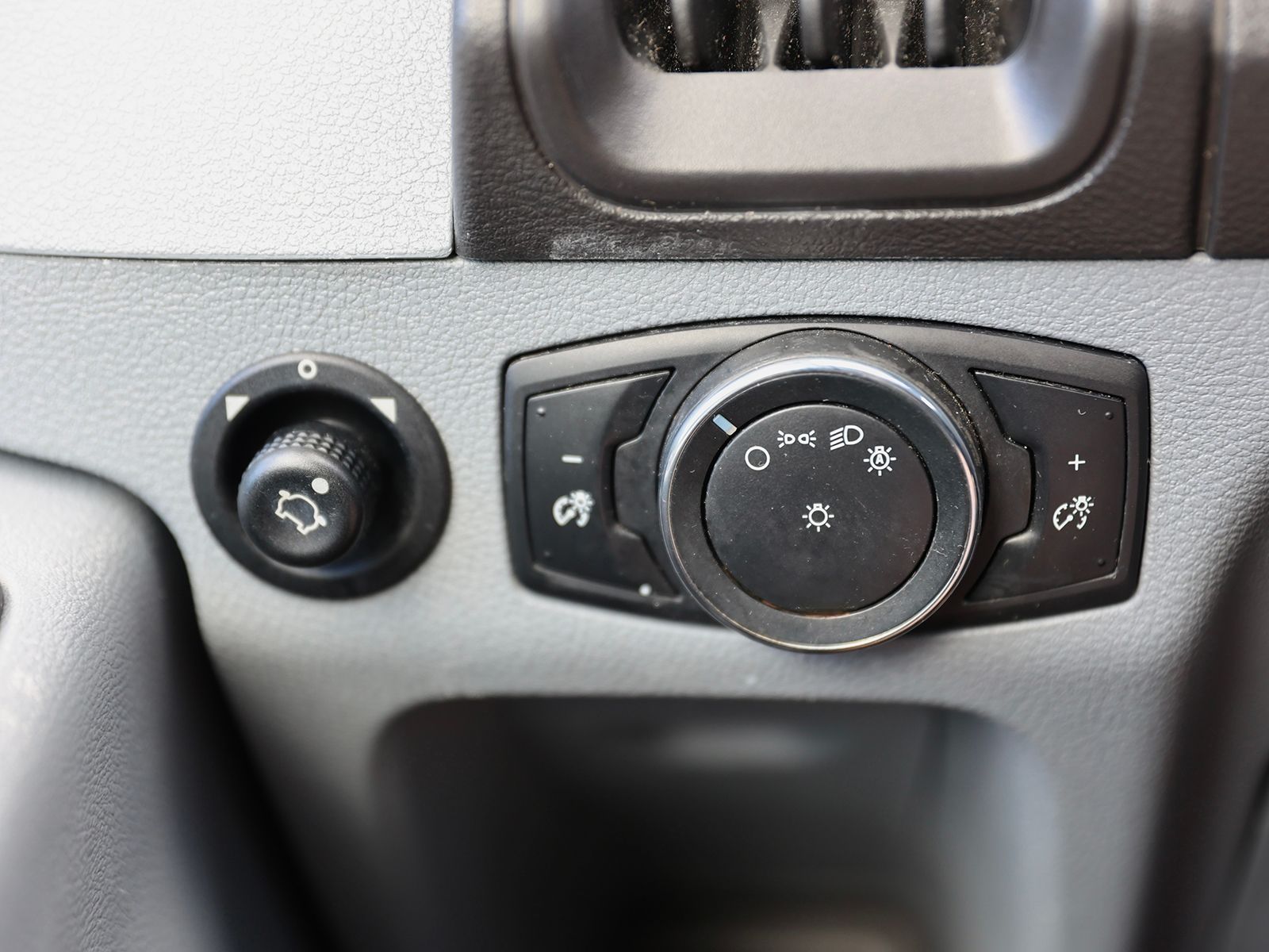 2016 Ford Transit XLT - Photo 29