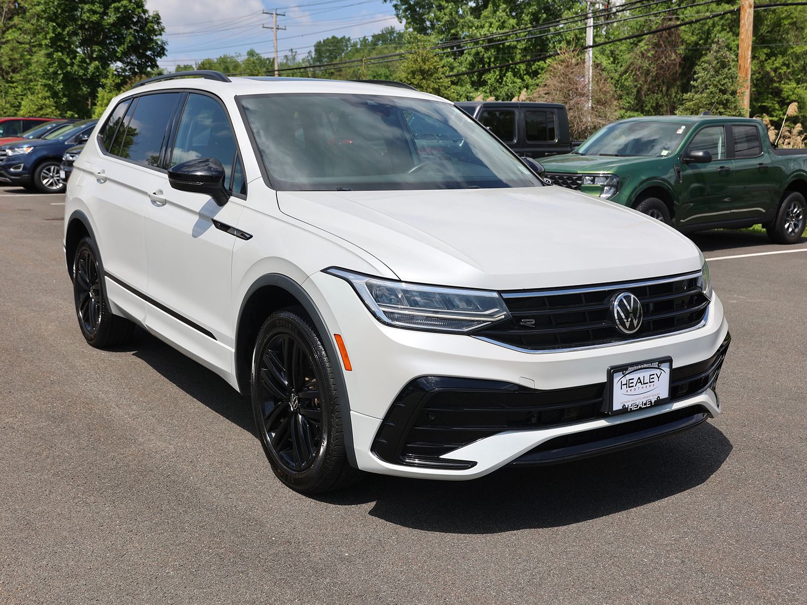 2022 Volkswagen Tiguan 2.0T SE R-Line Black 4Motion's photo