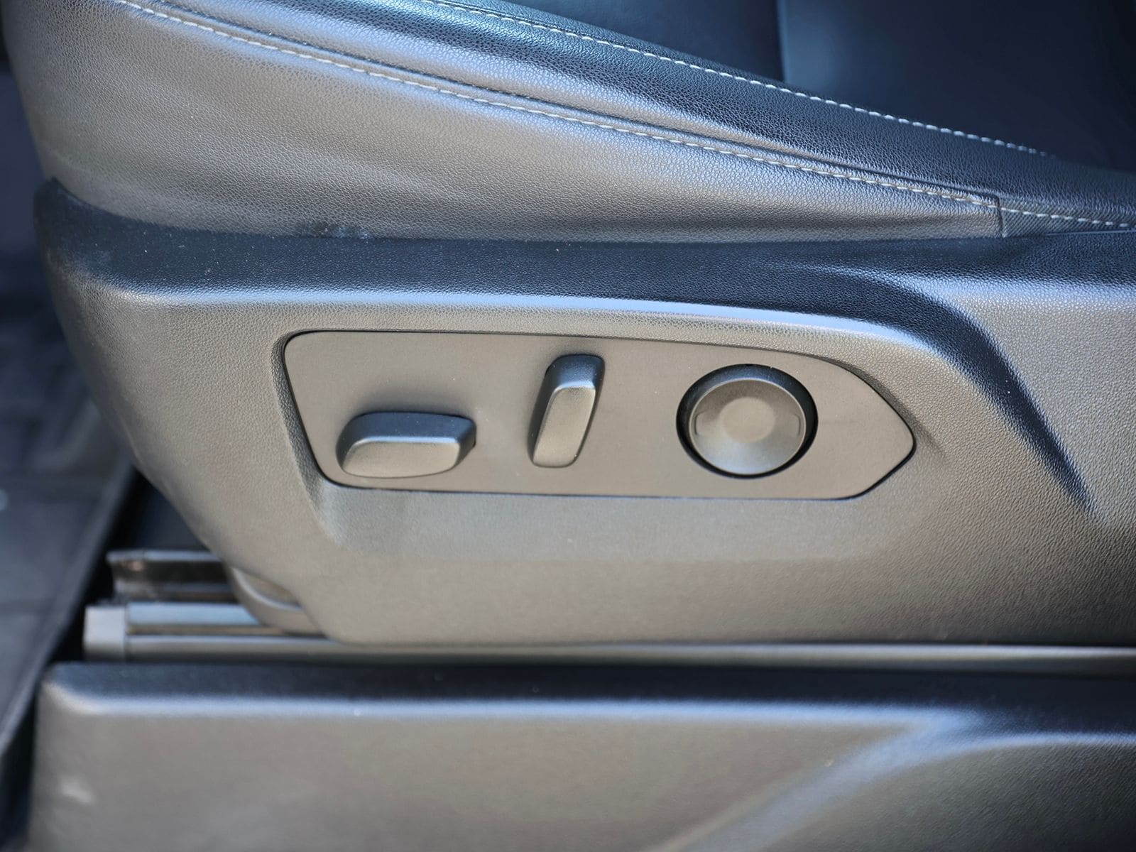 2023 Chevrolet Suburban Z71 - Photo 21