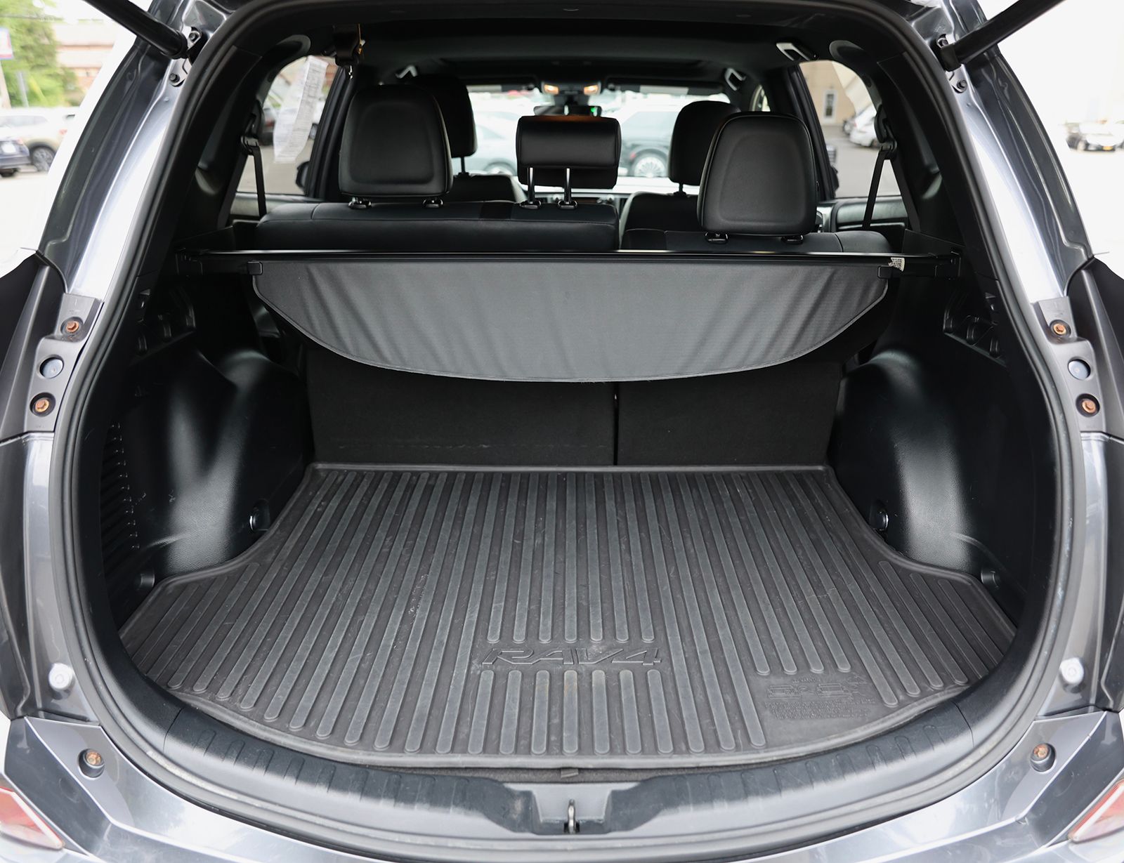 2017 Toyota RAV4 SE - Photo 13