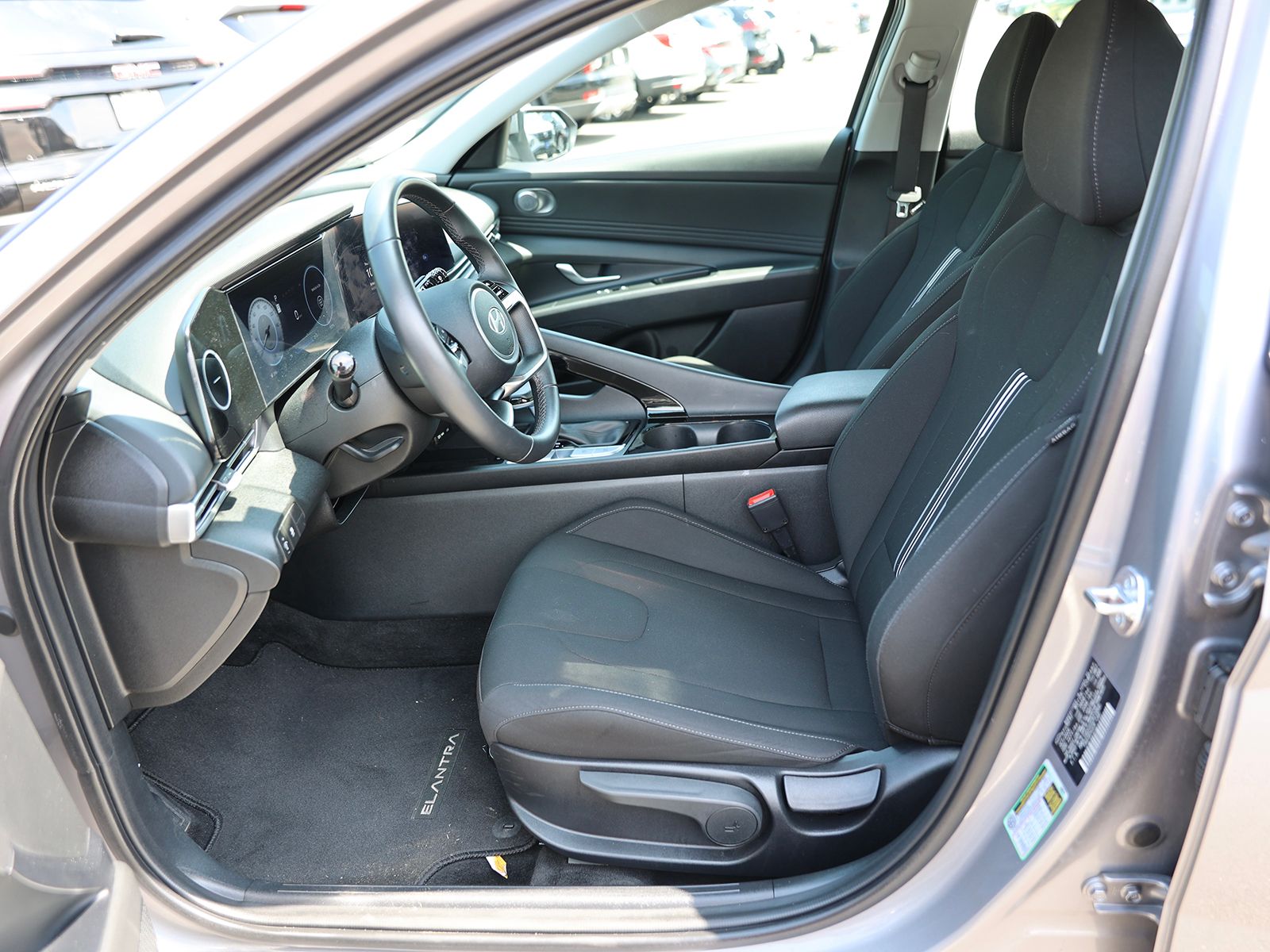 2025 Hyundai Elantra SEL - Photo 14