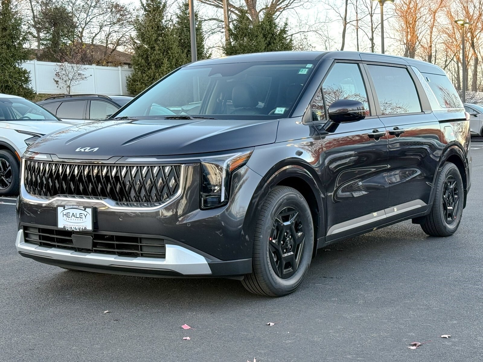 2026 Kia Carnival LXS photo 3