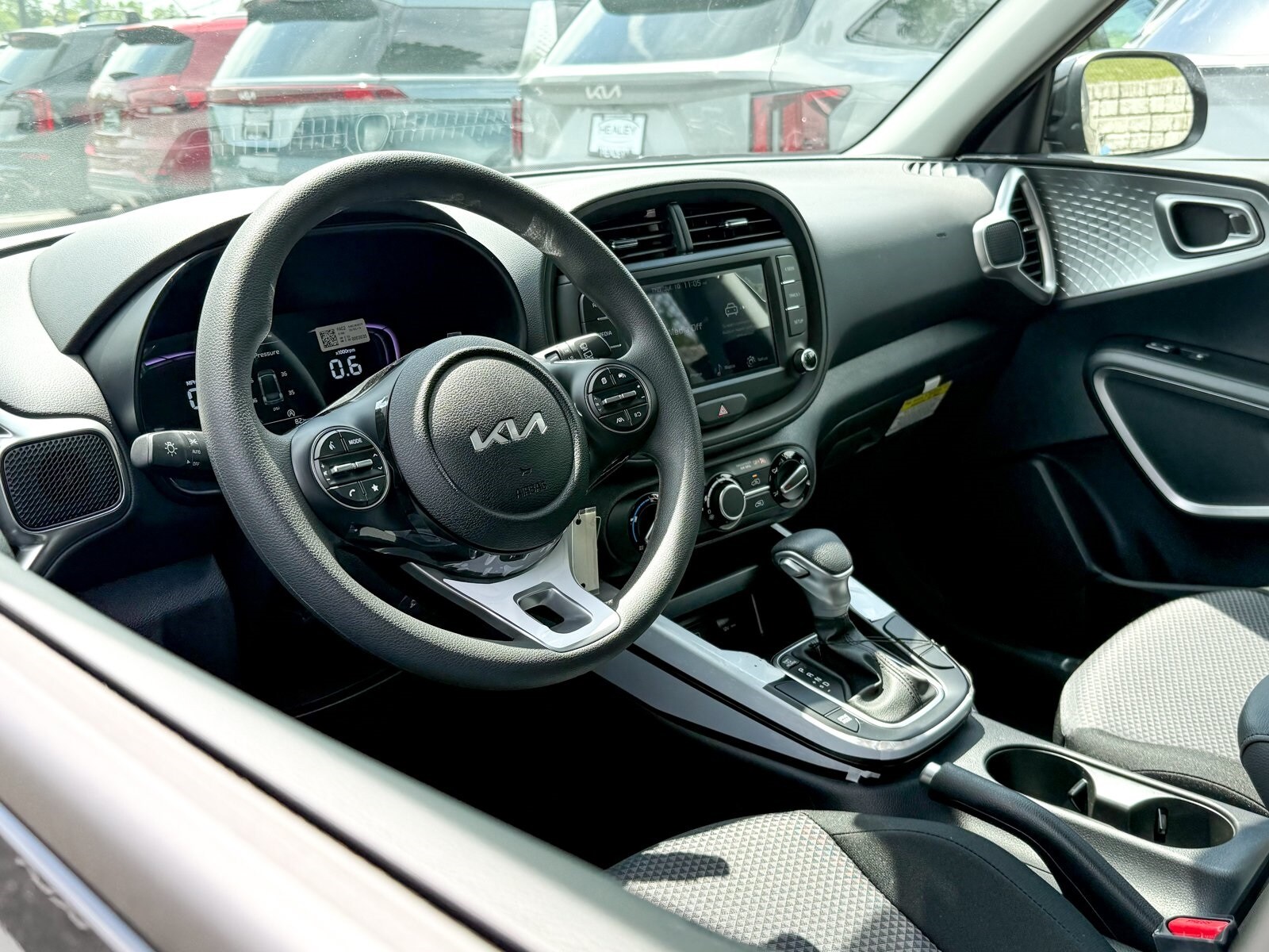 2025 Kia Soul LX photo 3