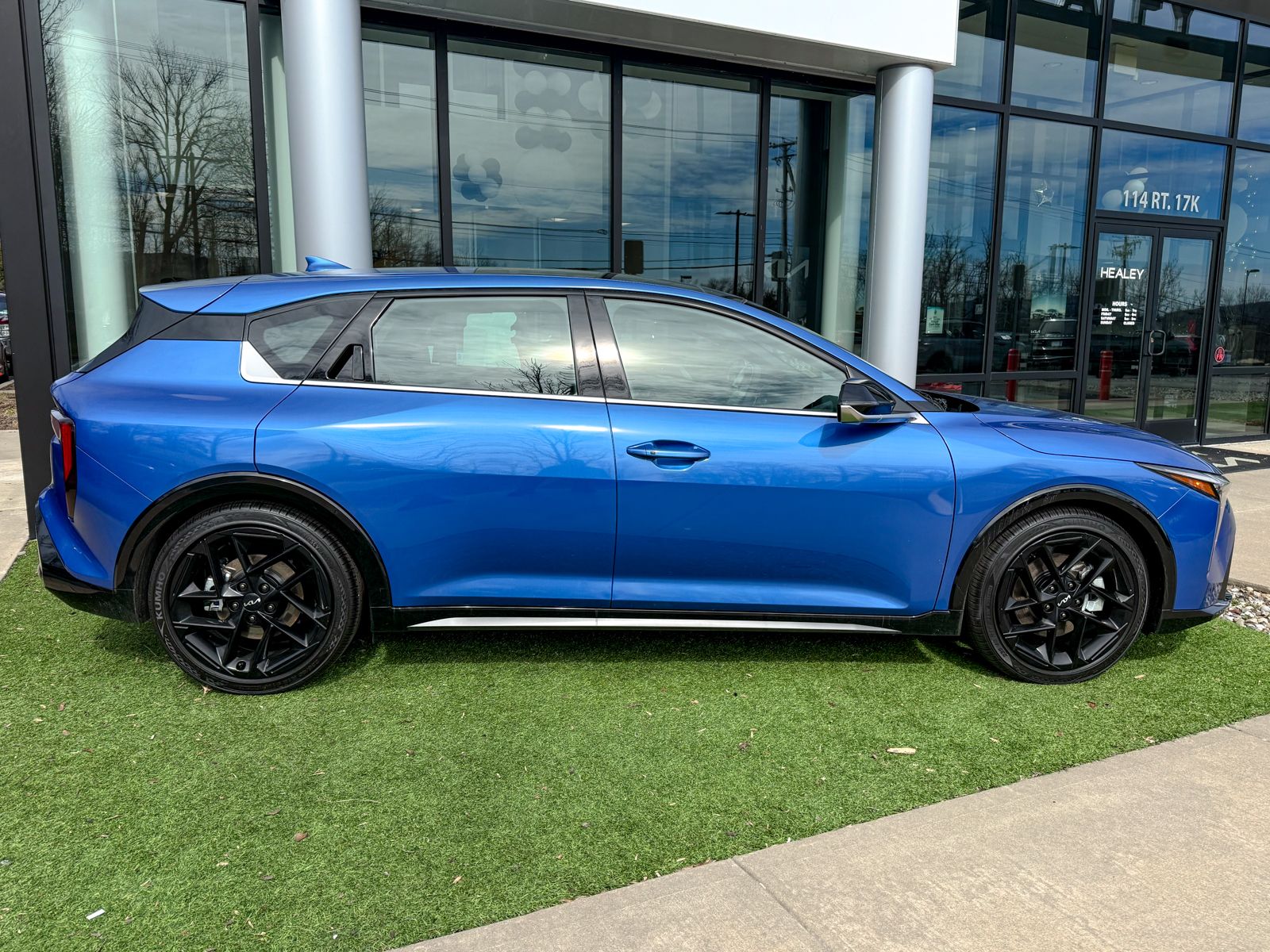 2026 Kia K4 GT-Line Turbo - Photo 8