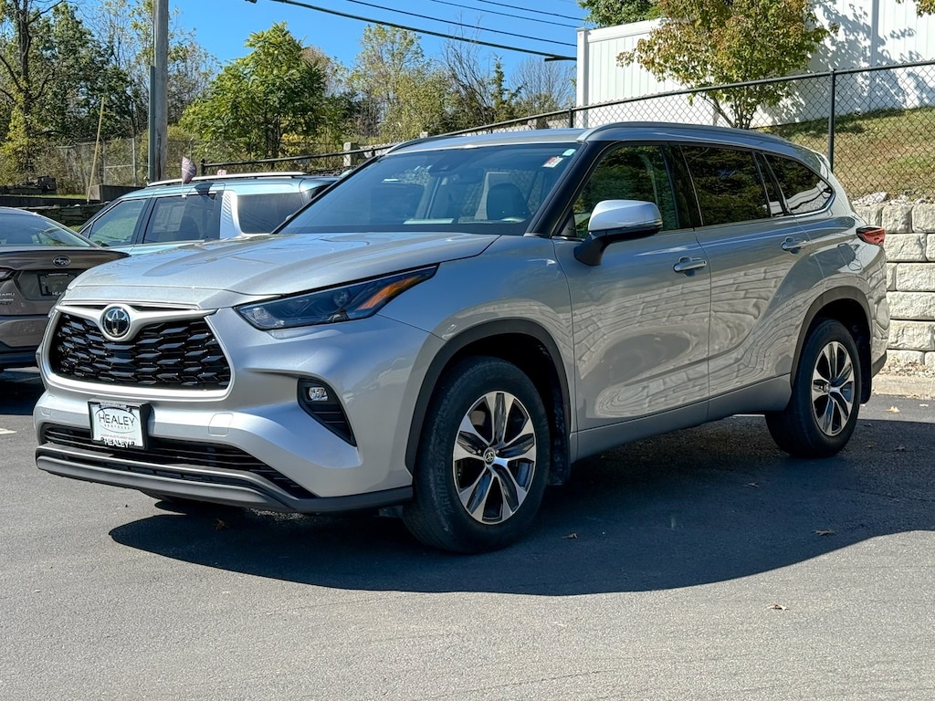 Used 2022 Toyota Highlander XLE SUV