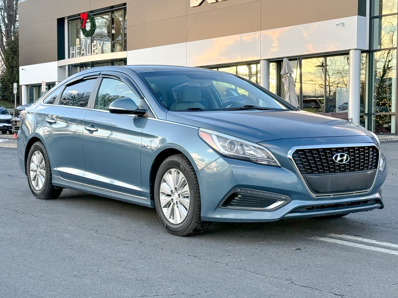2016 Hyundai Sonata Hybrid Base's photo