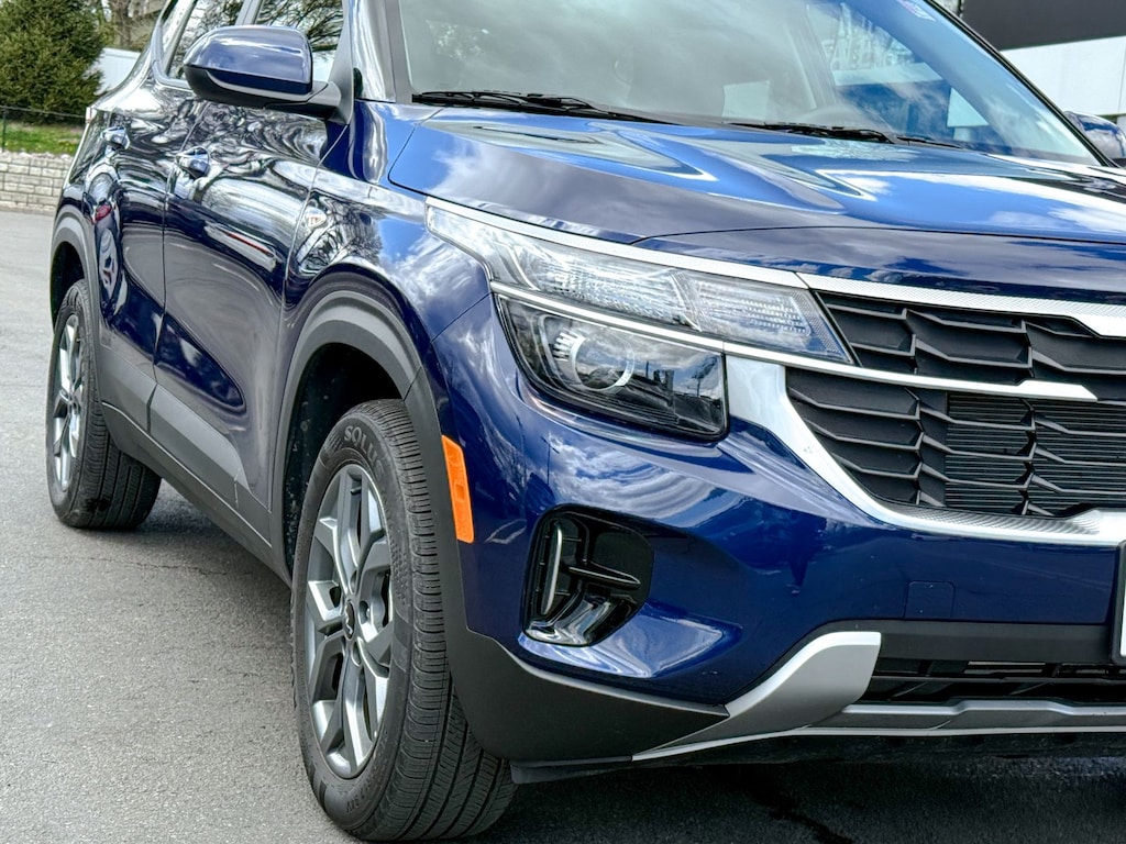 Certified 2025 Kia Seltos LX SUV