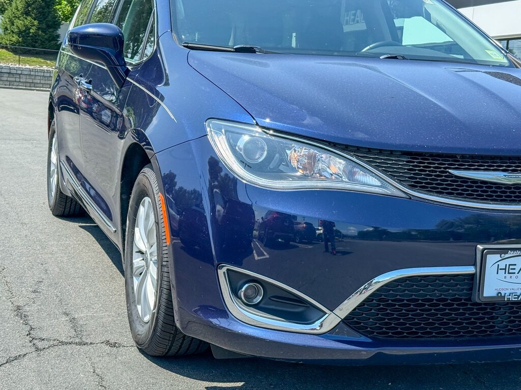 Used 2017 Chrysler Pacifica Touring-L Van