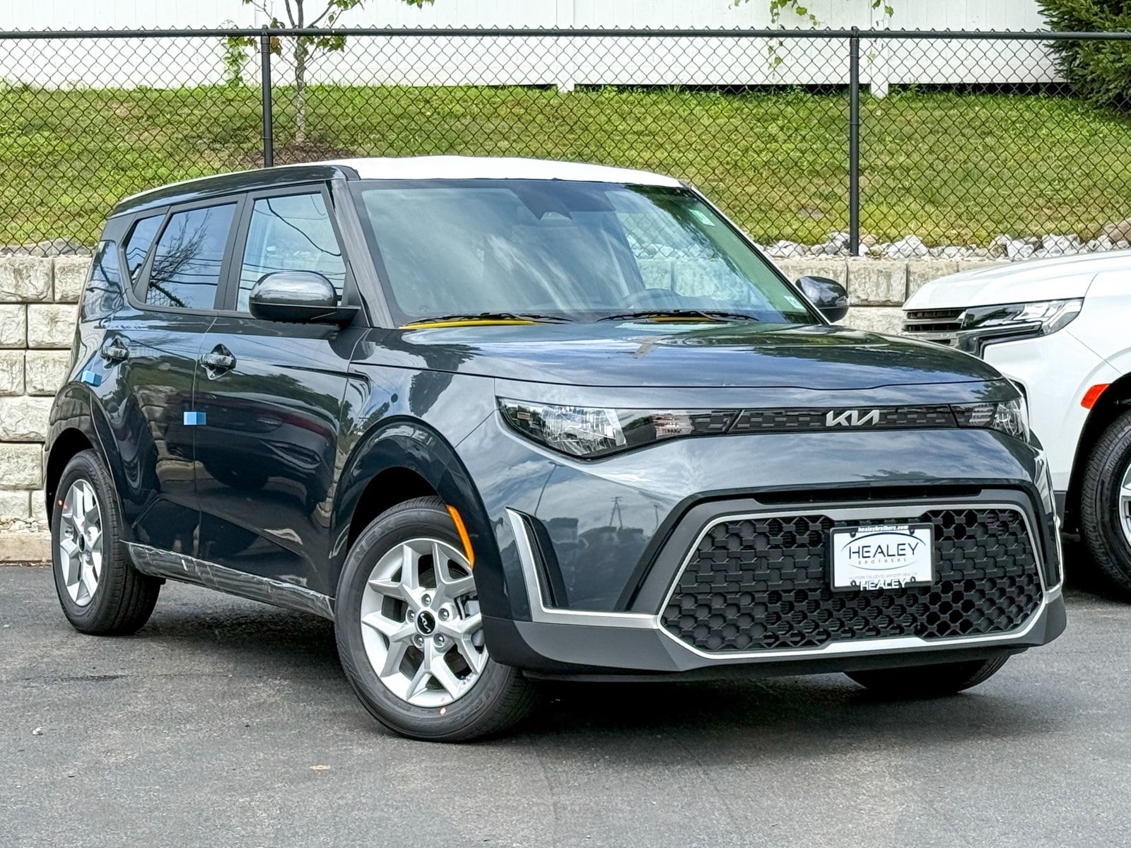 2025 Kia Soul LX's photo