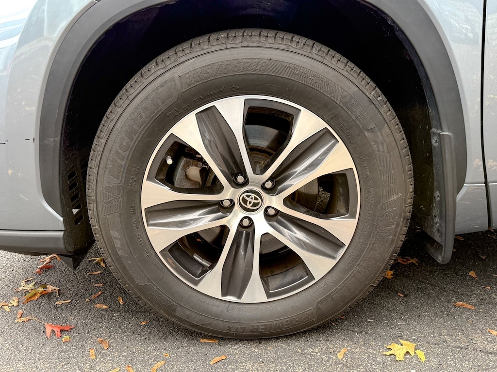 Used 2023 Toyota Highlander L SUV