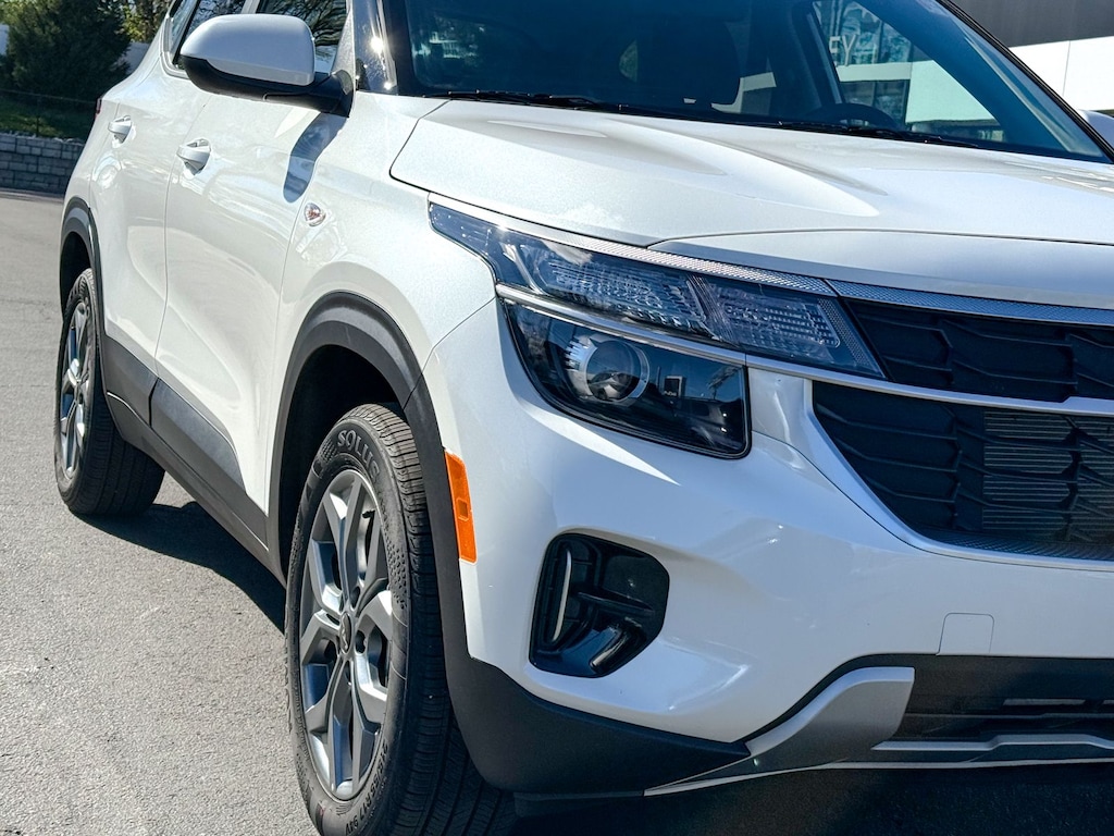 Certified 2025 Kia Seltos LX SUV