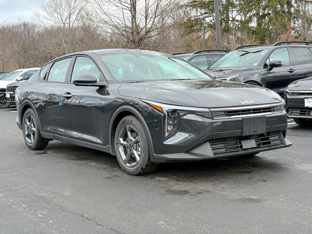 New 2025 Kia K4 LXS Sedan
