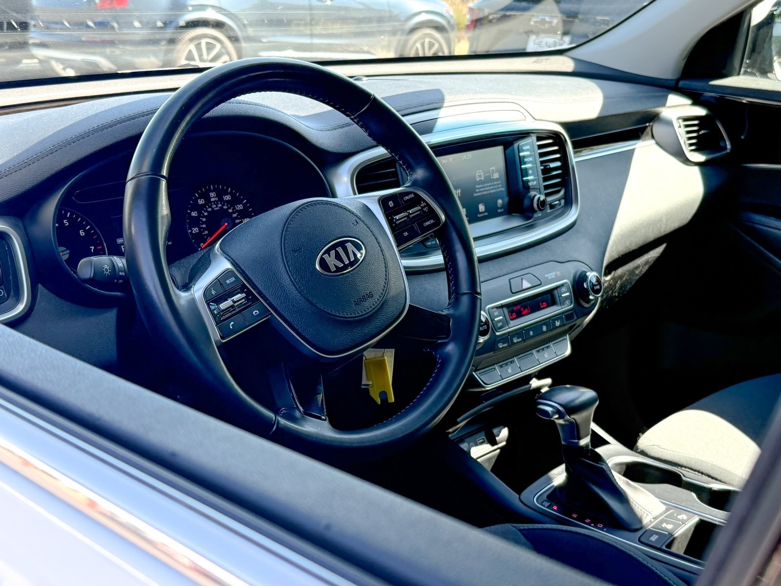 2020 Kia Sorento LX S photo 3