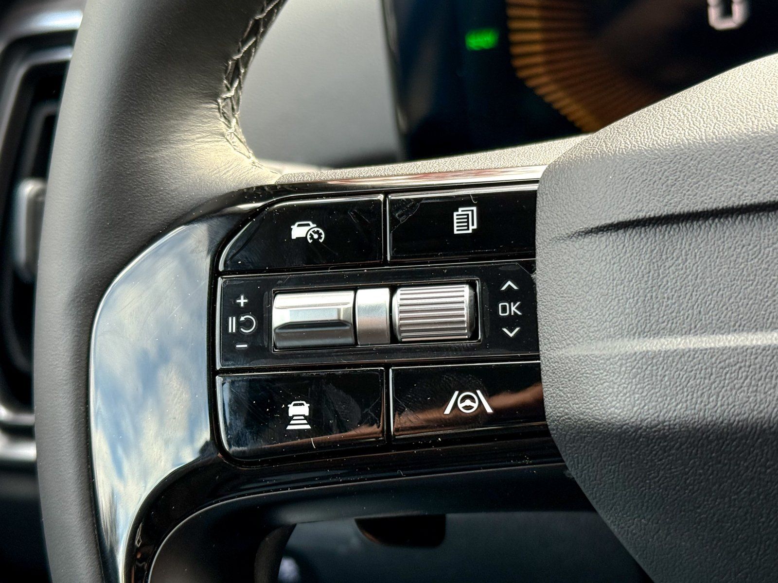 2026 Kia Sorento EX Hybrid - Photo 24
