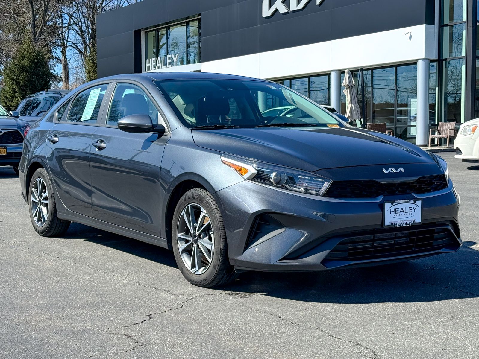 2023 Kia Forte LXS AT's photo