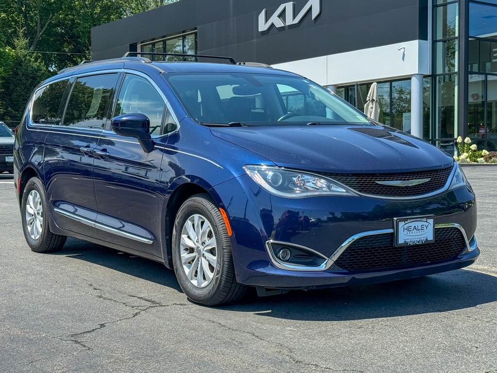 Used 2017 Chrysler Pacifica Touring-L Van