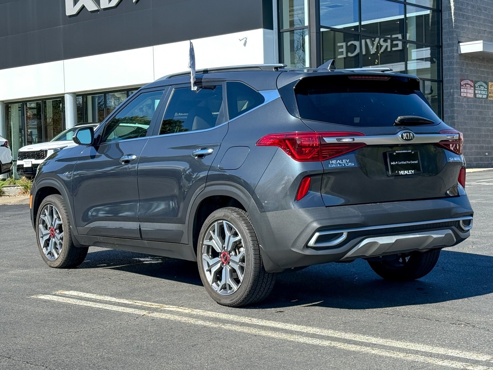 2021 Kia Seltos SX photo 2