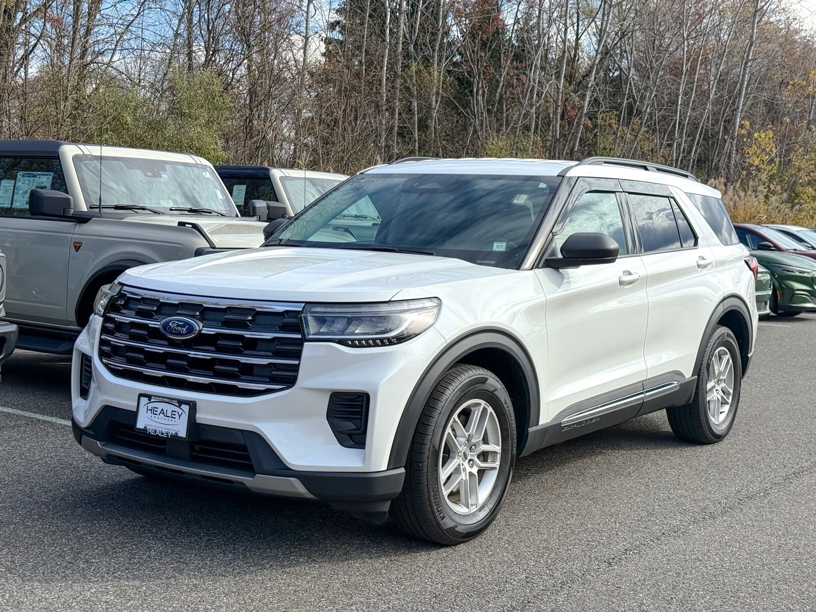 2025 Ford Explorer photo 2