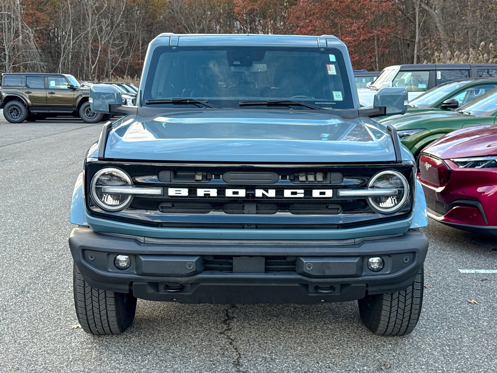 2022 Ford Bronco Outer Banks photo 2