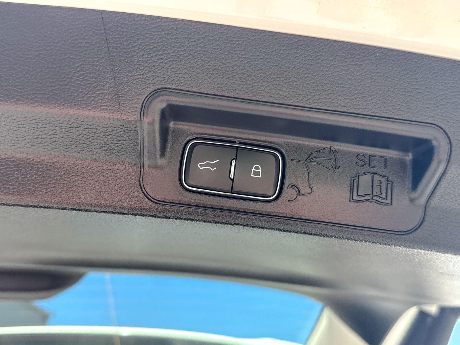 2025 Ford Explorer Active - Photo 16