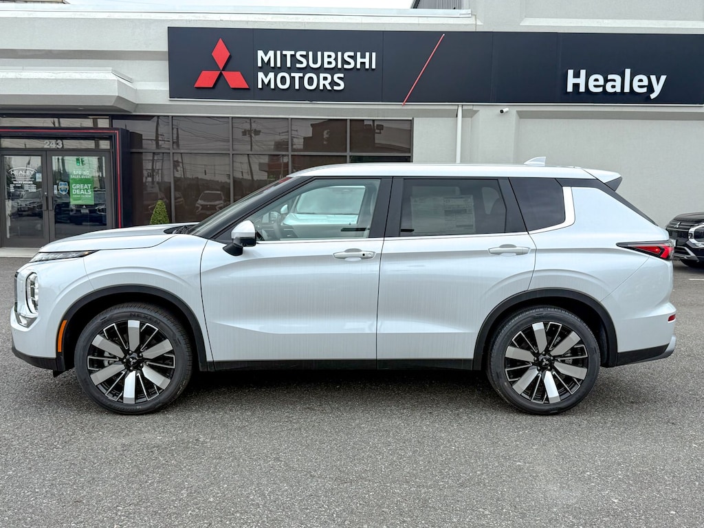 New 2026 Mitsubishi Outlander SE SUV