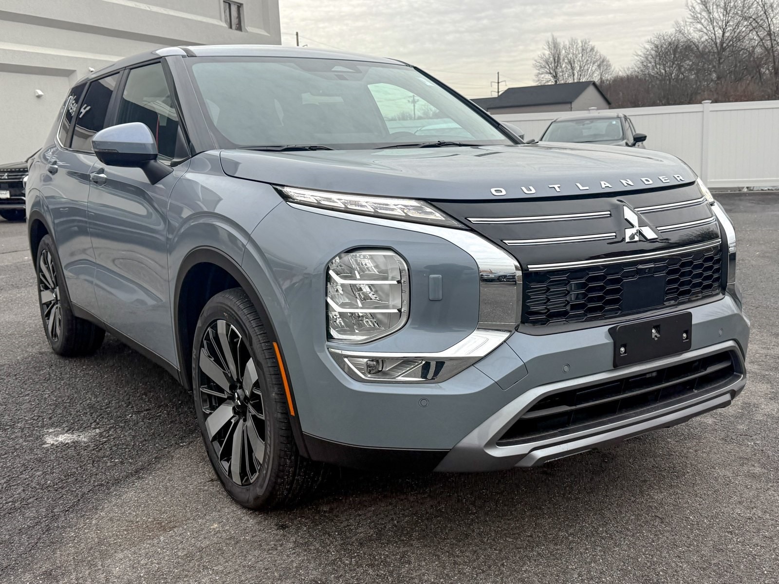 2026 Mitsubishi Outlander SE's photo