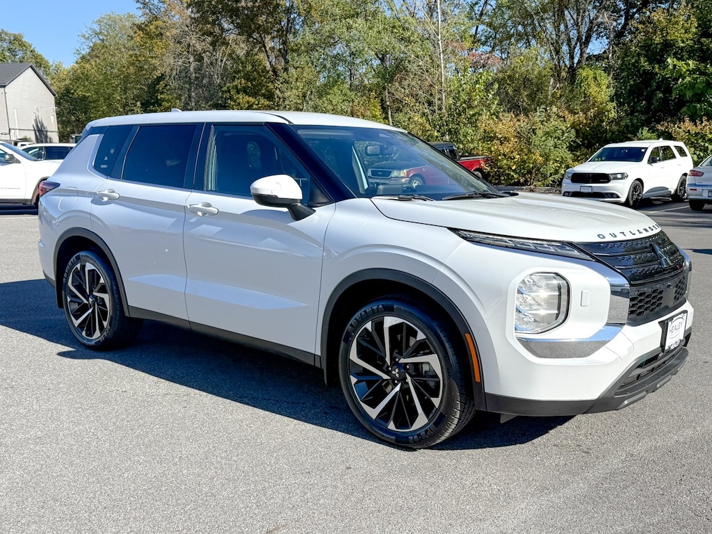 Used 2022 Mitsubishi Outlander ES SUV