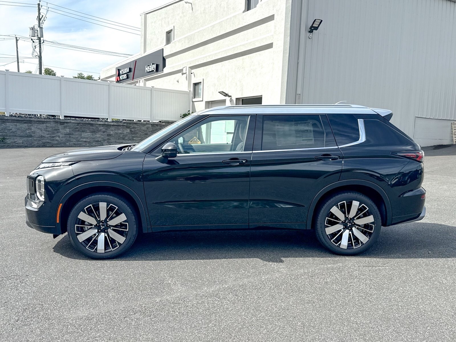 2025 Mitsubishi Outlander SEL GT photo 4