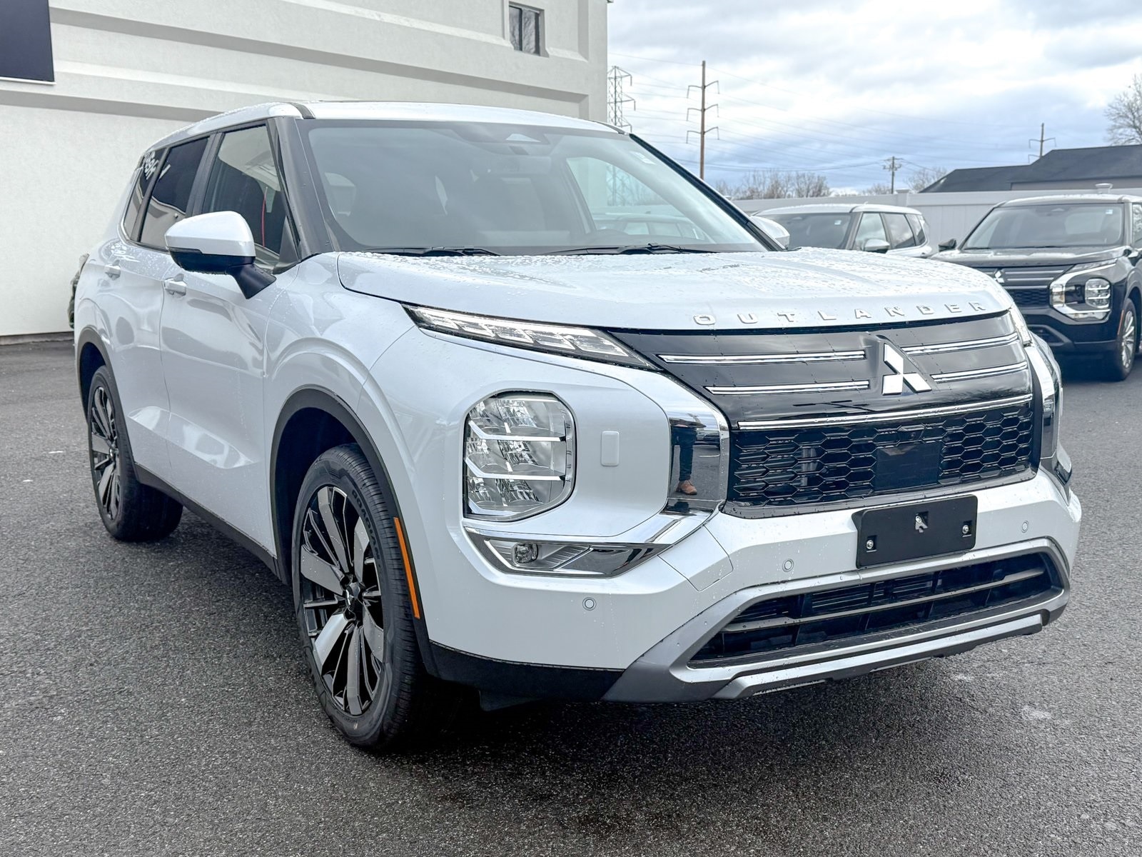 2026 Mitsubishi Outlander SE's photo