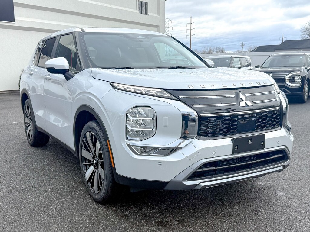 New 2026 Mitsubishi Outlander SE SUV