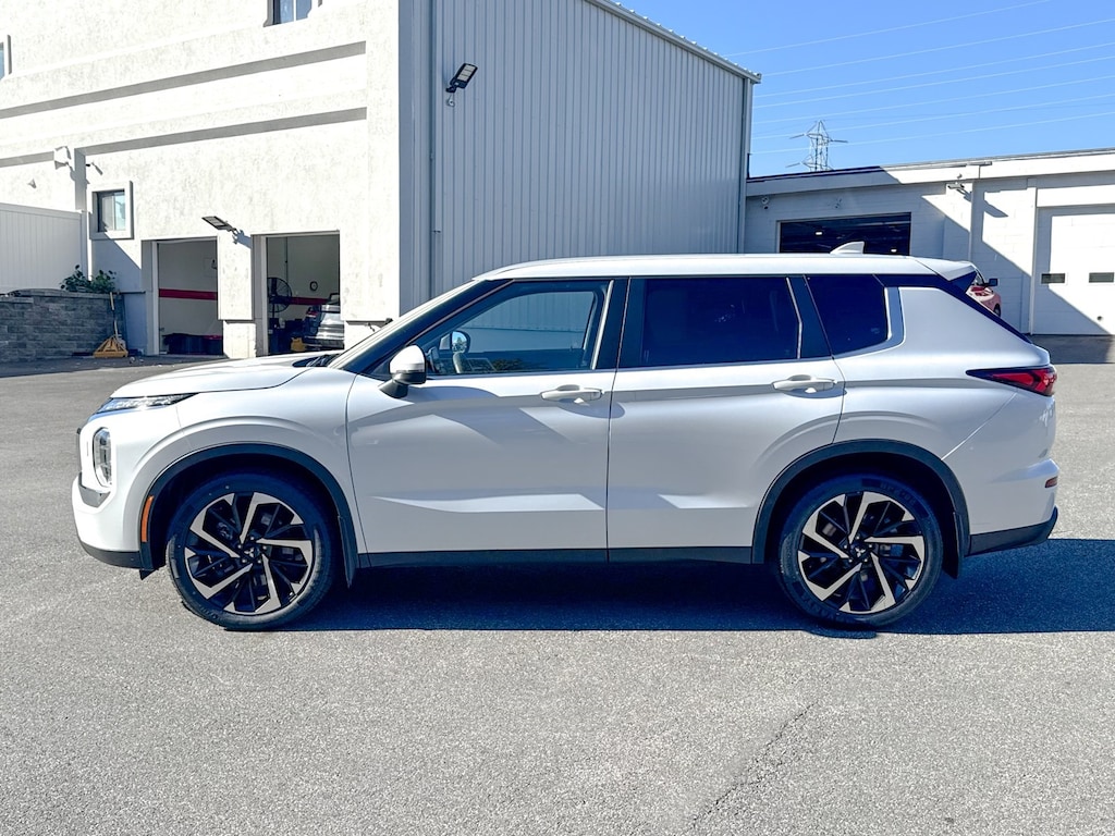 Used 2022 Mitsubishi Outlander ES SUV