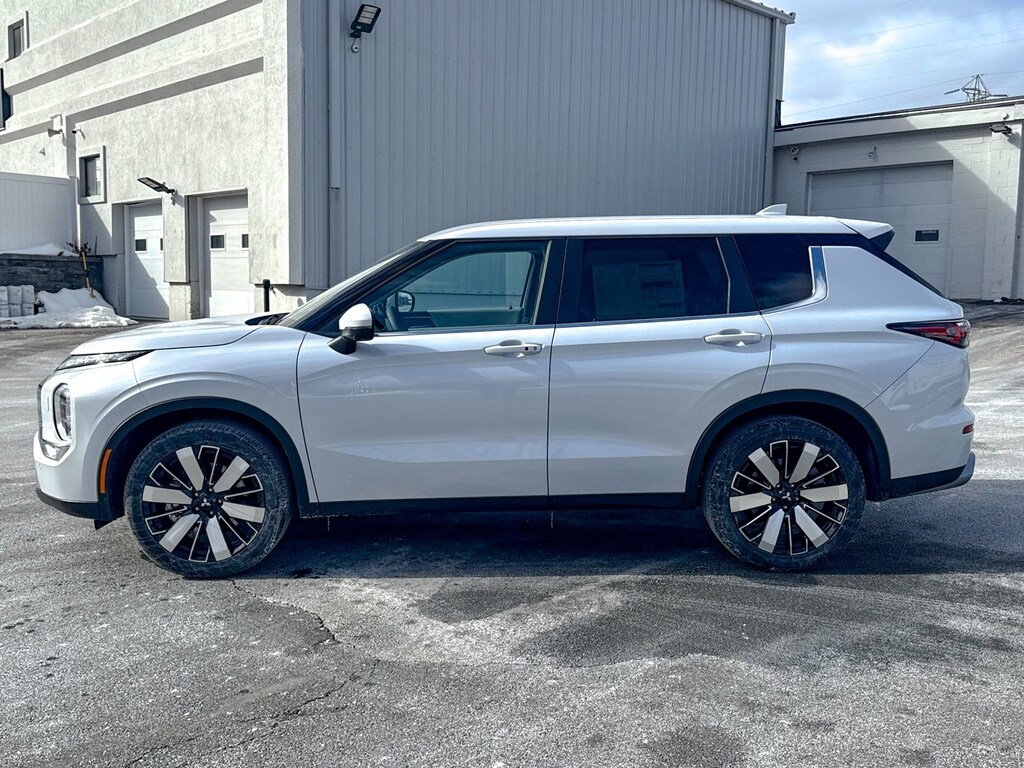 New 2026 Mitsubishi Outlander SE SUV