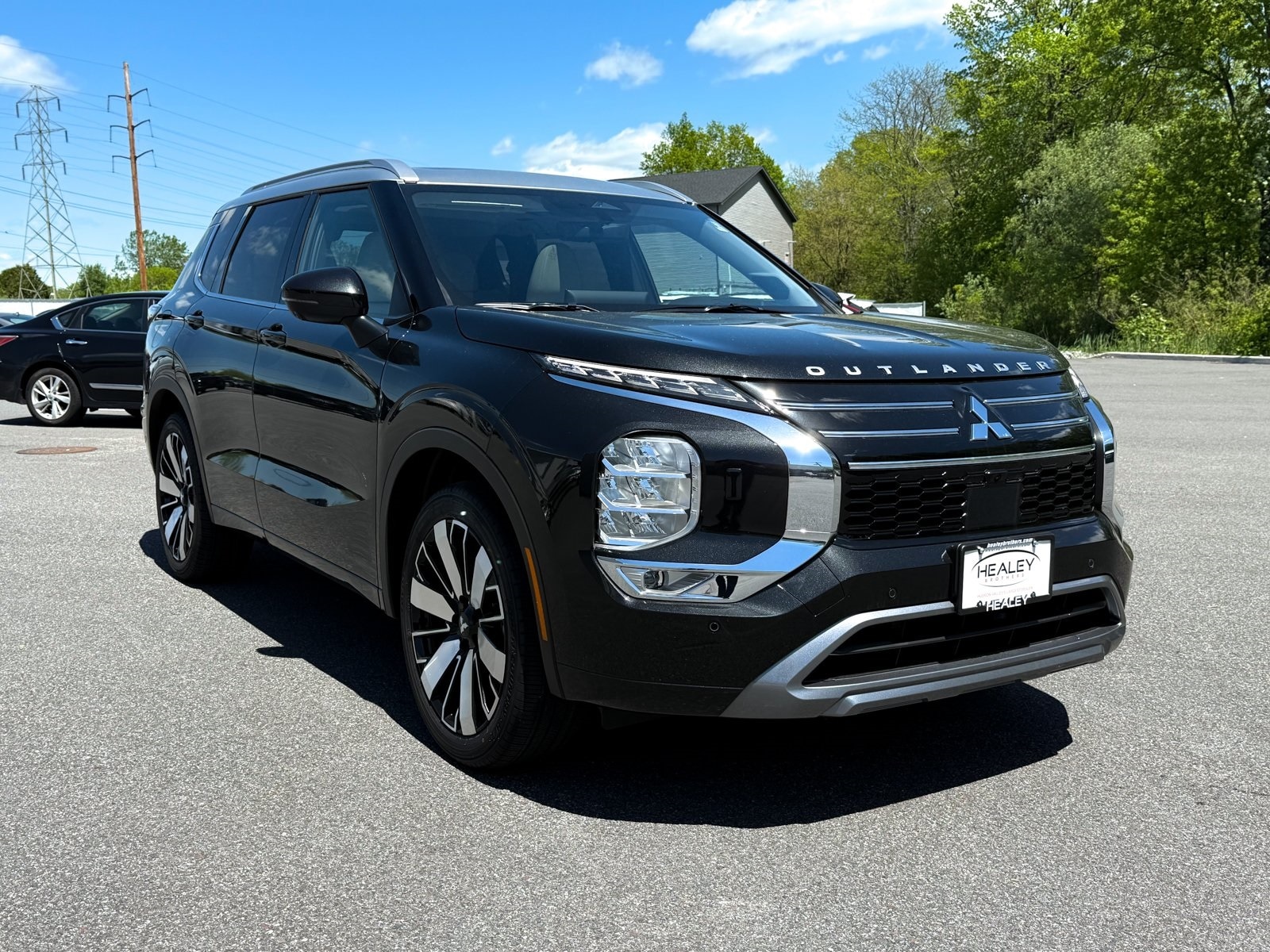 2025 Mitsubishi Outlander SEL Platinum Edition's photo