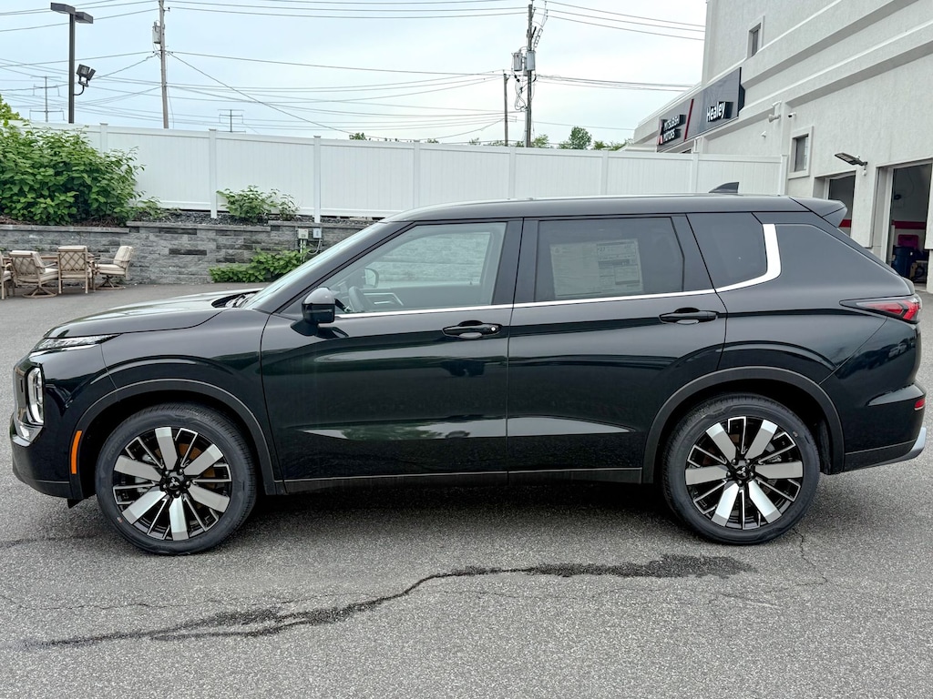 New 2026 Mitsubishi Outlander SE SUV