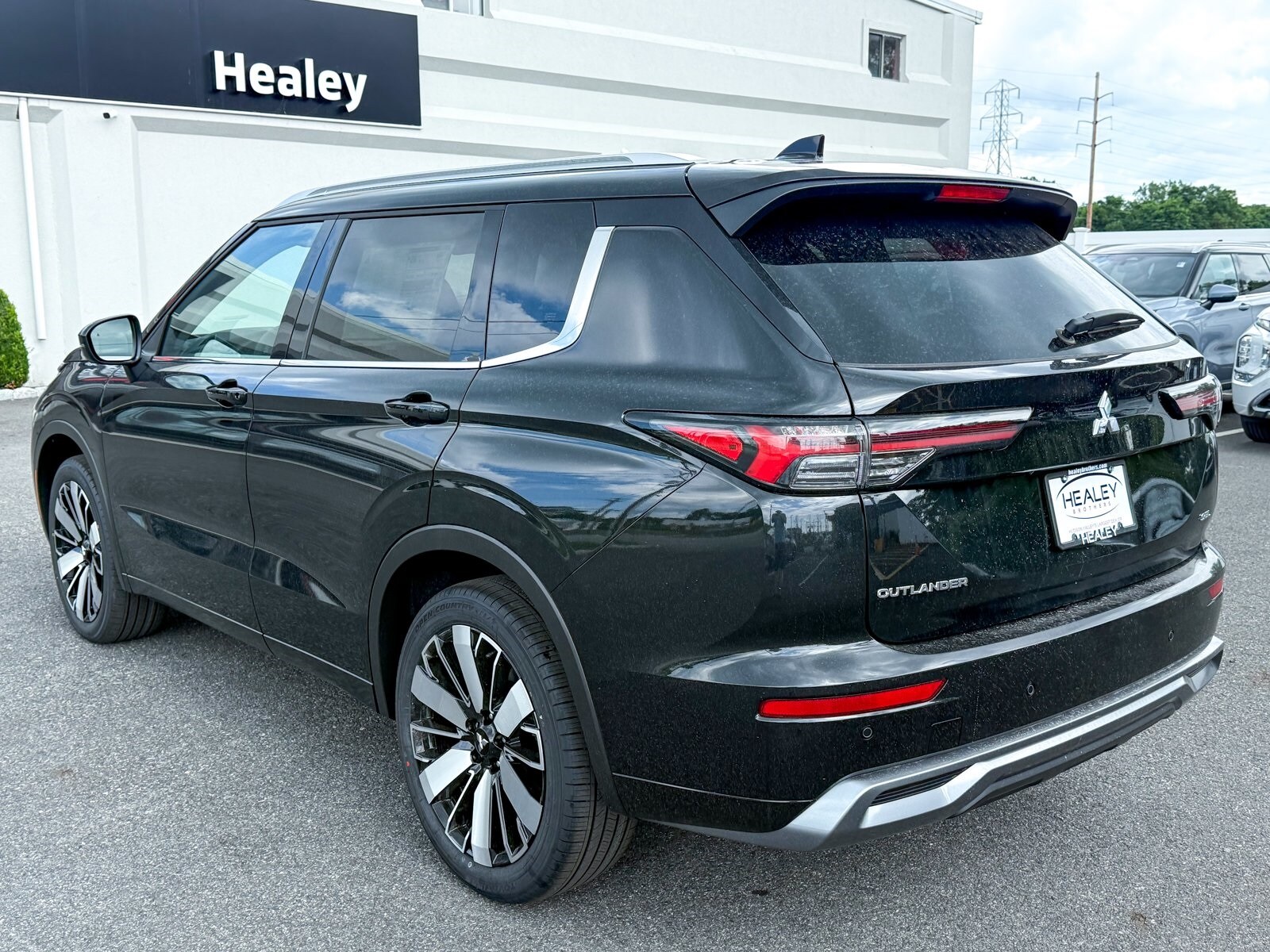 2025 Mitsubishi Outlander SEL GT photo 2