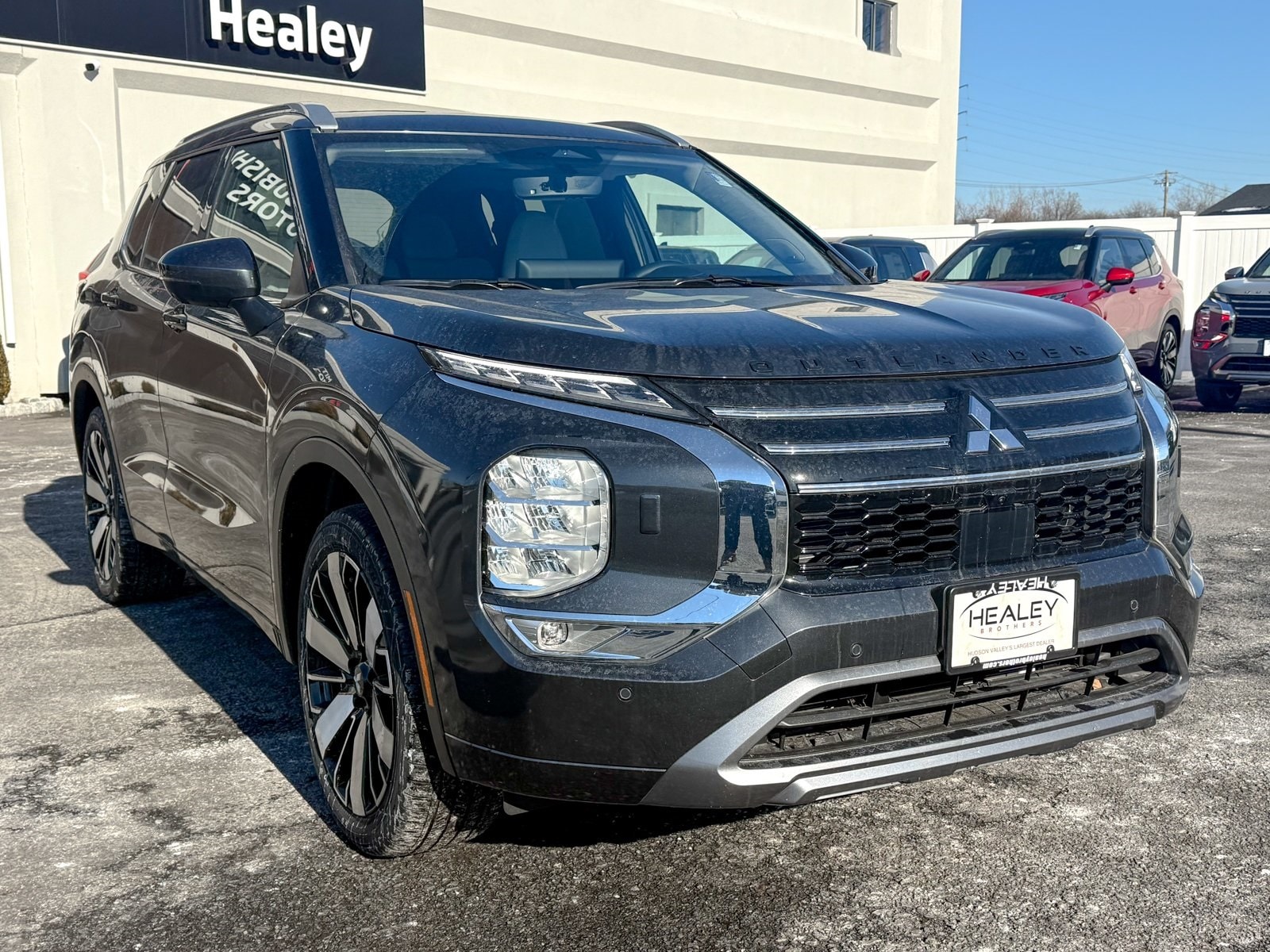 2025 Mitsubishi Outlander SEL's photo