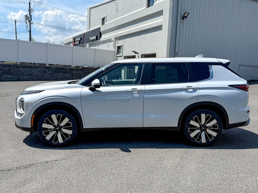 New 2026 Mitsubishi Outlander SE SUV