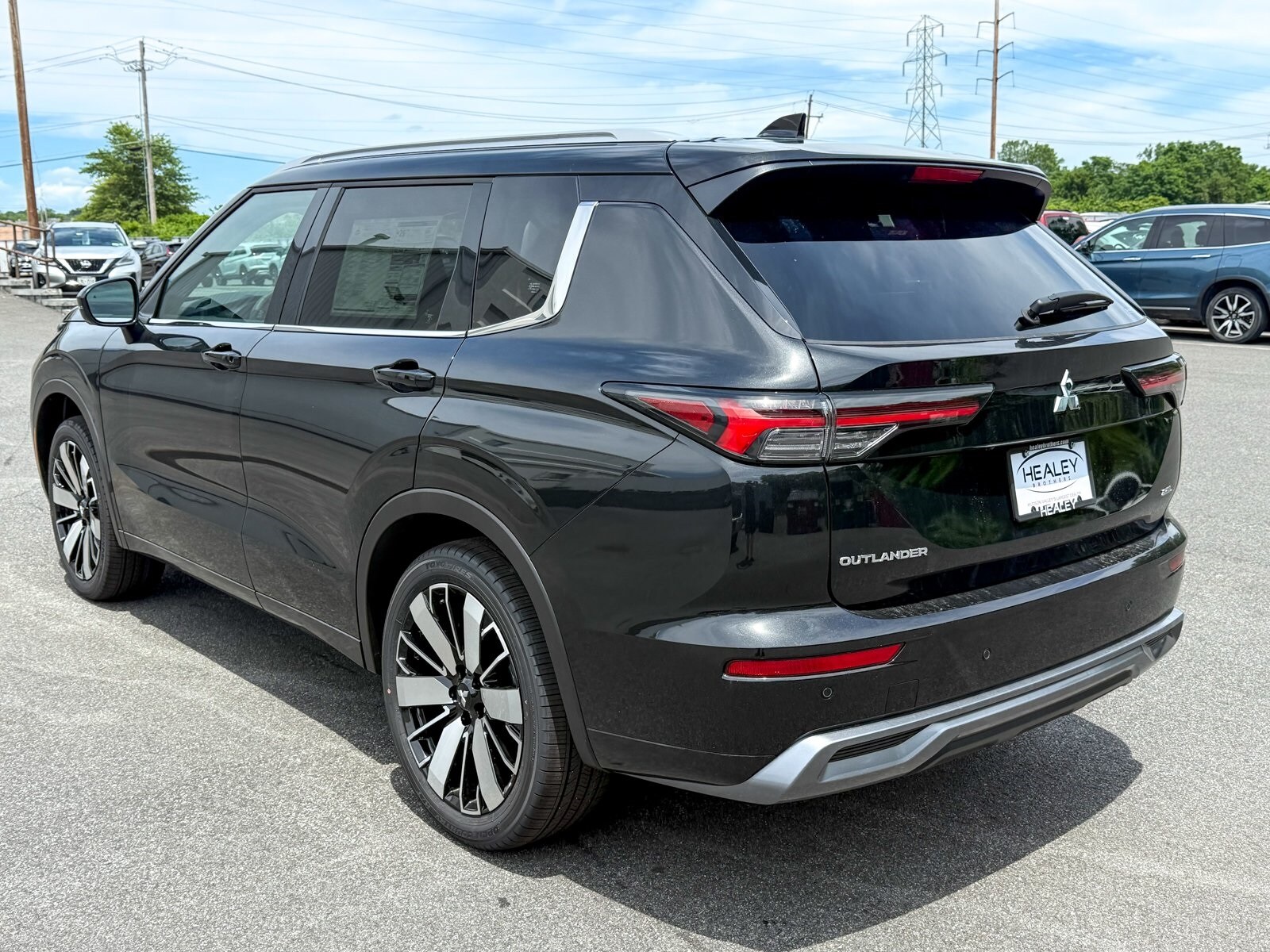 2025 Mitsubishi Outlander SEL GT photo 2