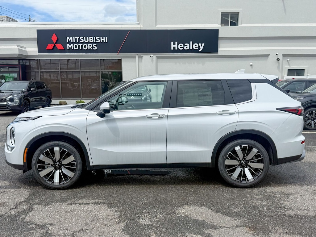New 2026 Mitsubishi Outlander SE SUV