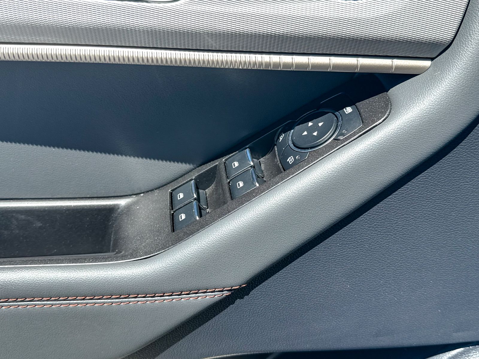 2025 Ford Explorer Active - Photo 19