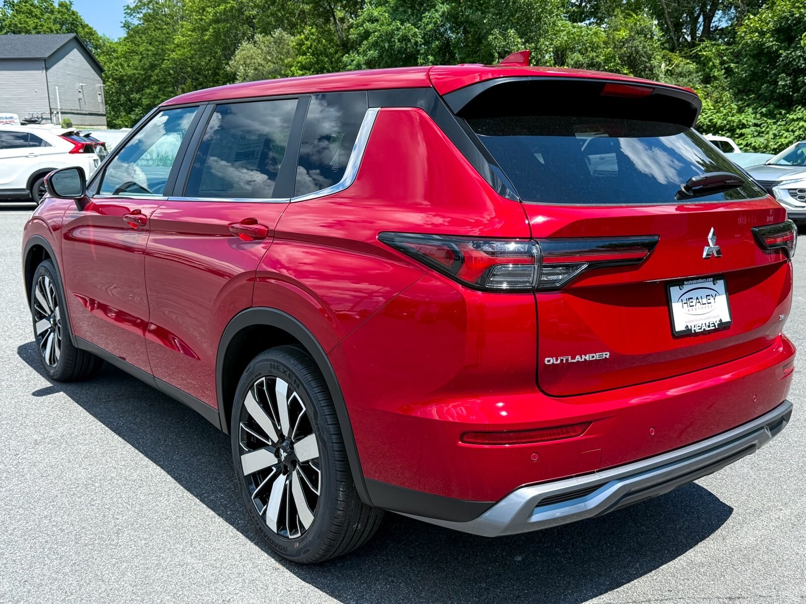 2025 Mitsubishi Outlander SE Ralliart photo 2