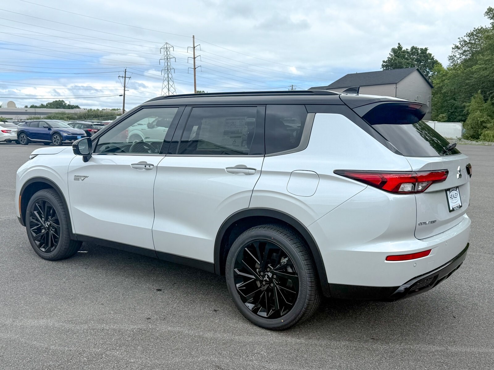 2025 Mitsubishi Outlander SEL Platinum GT photo 2
