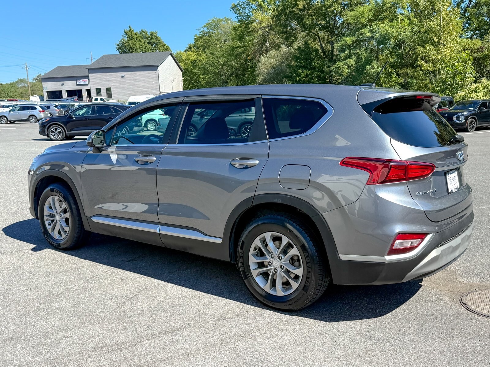 2019 Hyundai Santa Fe SE photo 2