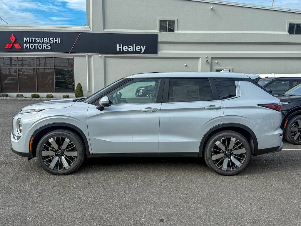 New 2026 Mitsubishi Outlander SE SUV